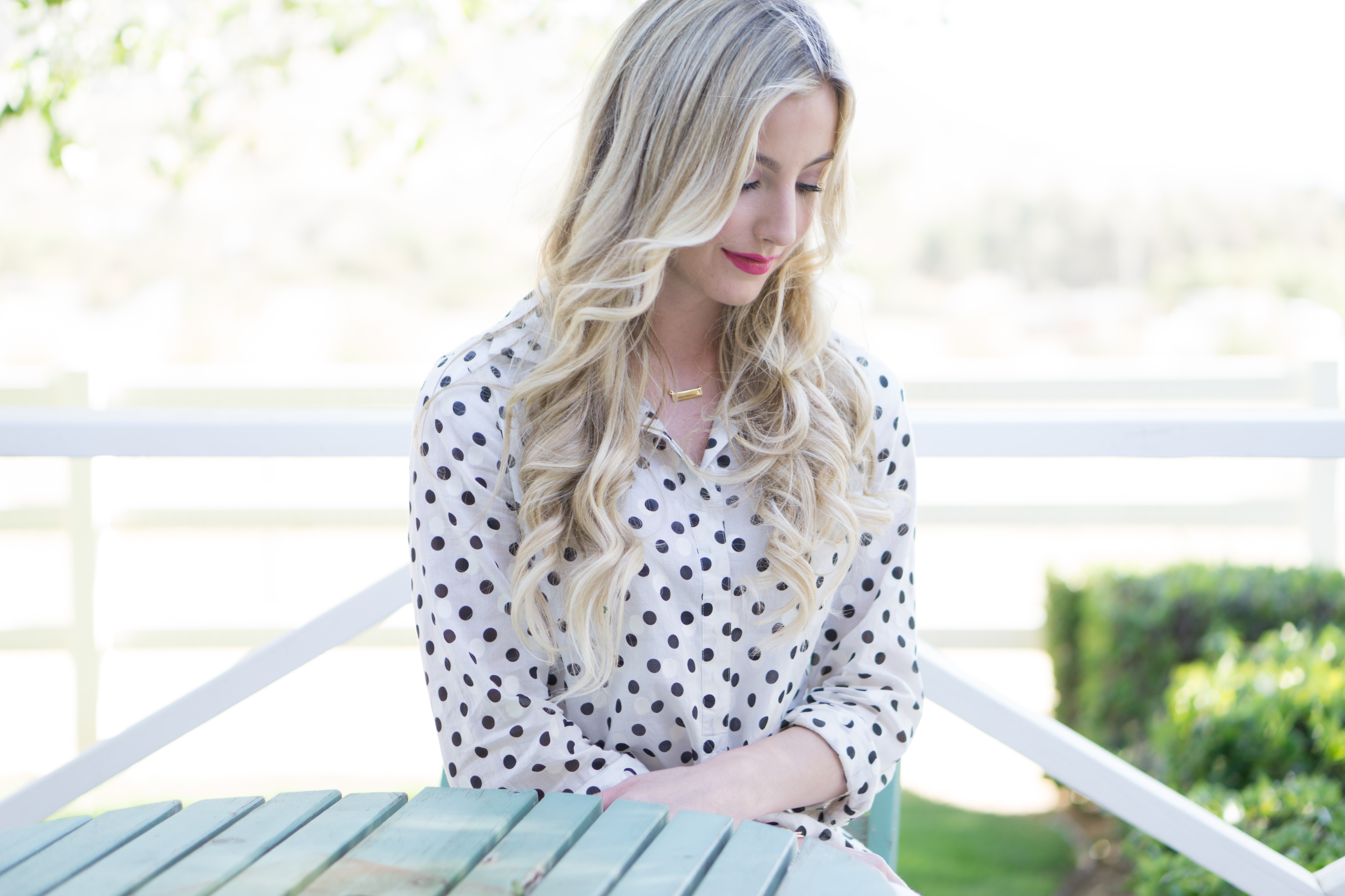 POLKA DOTS + WHITE JEANS - A Touch of Pink