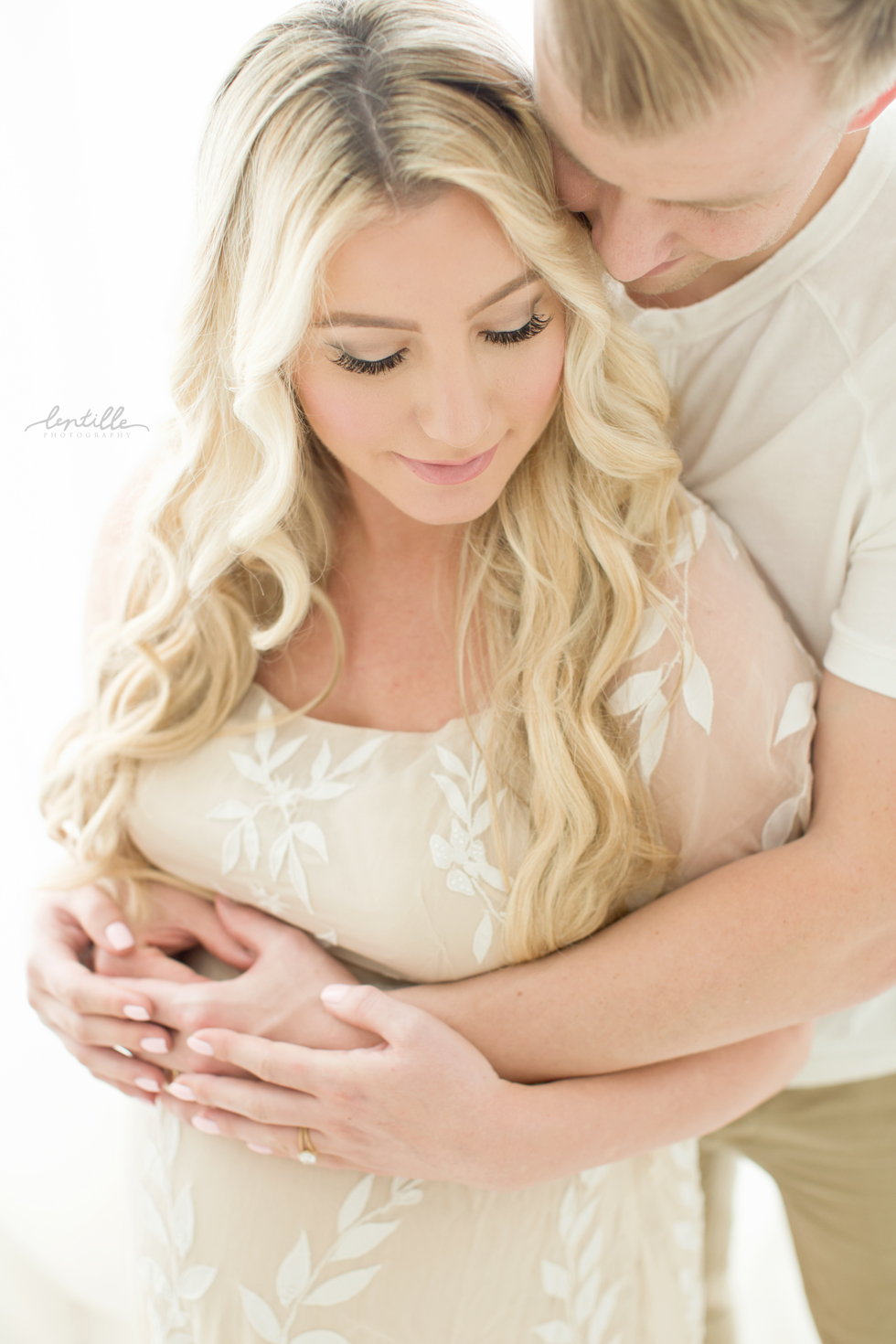 Katelyn Jones Blogger A Touch of Pink Cute Maternity Photoshoot
