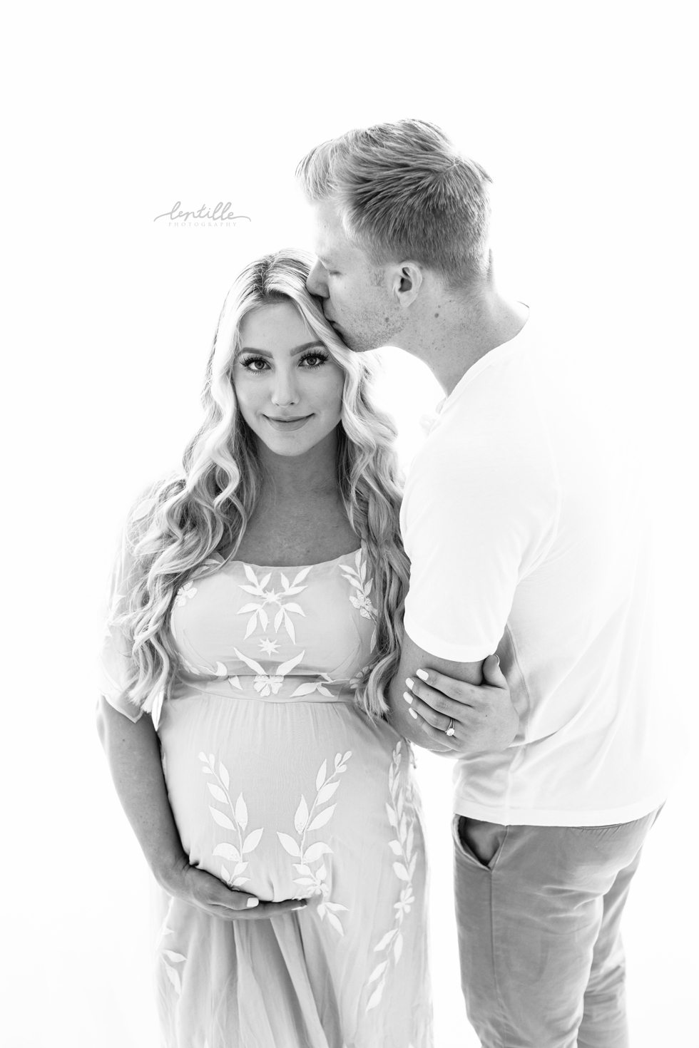 Katelyn Jones Blogger A Touch of Pink pregnancy Maternity Photo