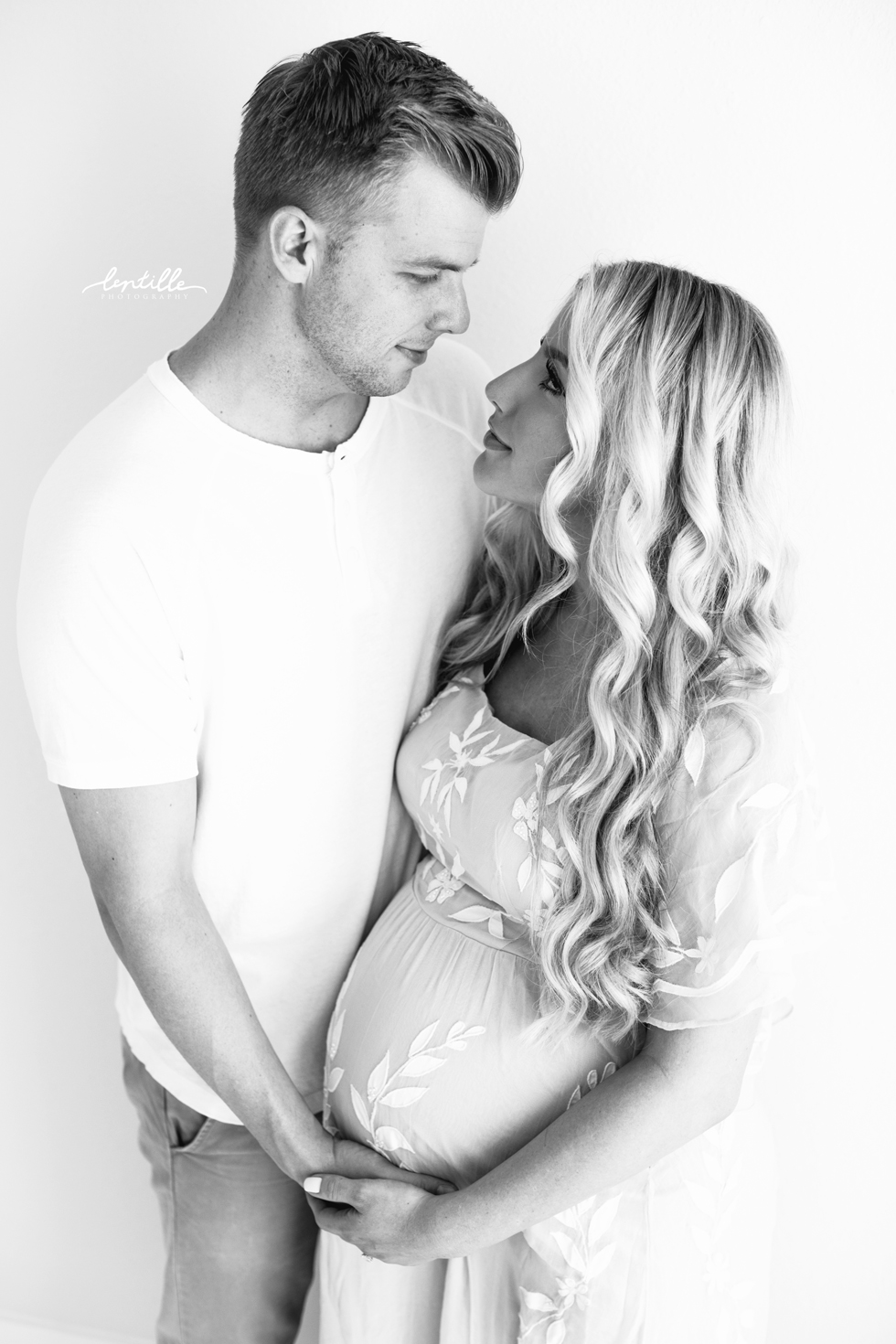 Katelyn Jones Blogger A Touch of Pink Husband Wife Pregnancy Maternity Photo
