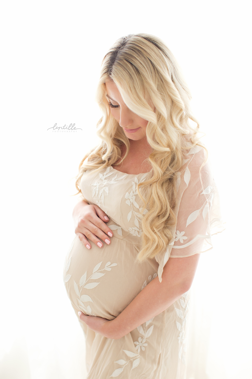 Katelyn Jones Blogger A Touch of Pink maternity dress
