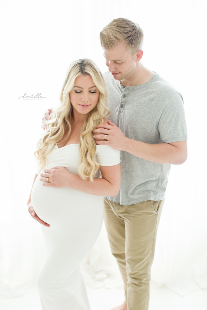 Katelyn Jones Blogger A Touch of Pink Husband Wife Pregnancy Photoshoot