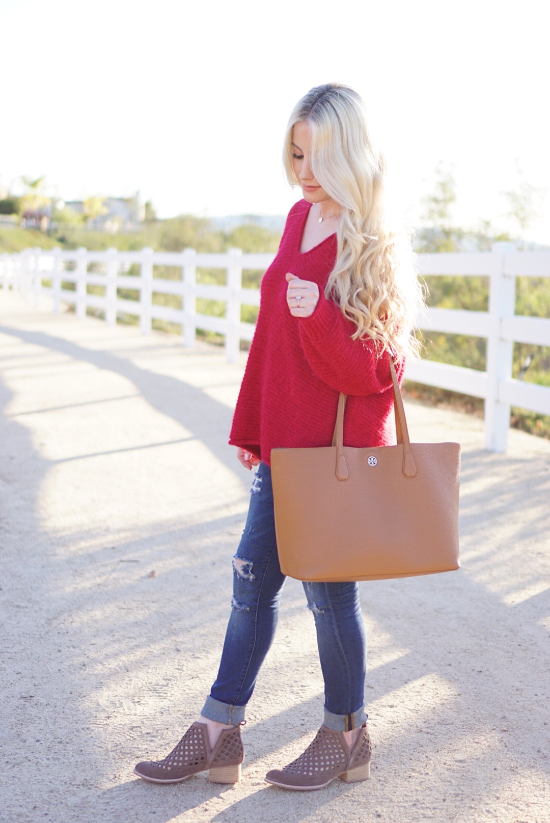 Katelyn Jones A Touch of Pink Slouchy Sweater Casual Winter Outfit Cute