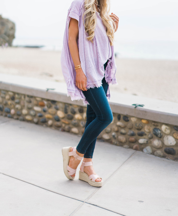 Lifestyle blogger Katelyn Jones of A Touch Of Pink wears Free People skinny jeans