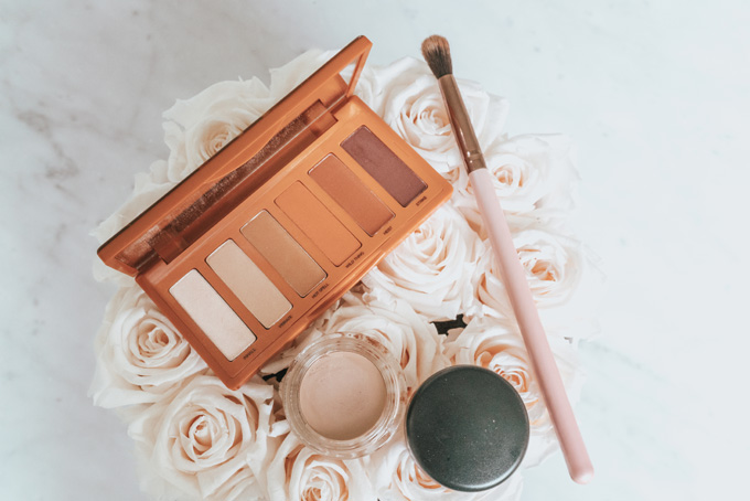 Lifestyle Blogger Katelyn Jones shares her summer eye shadow palette from Urban Decay at Nordstrom