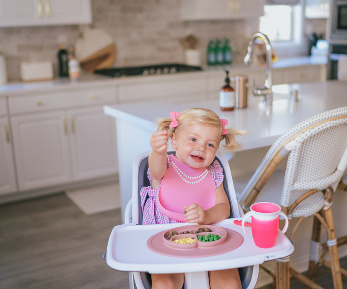 Mommy Blogger Katelyn Jones of A Touch of Pink Blog shares toddler meal ideas and feeding products she loves