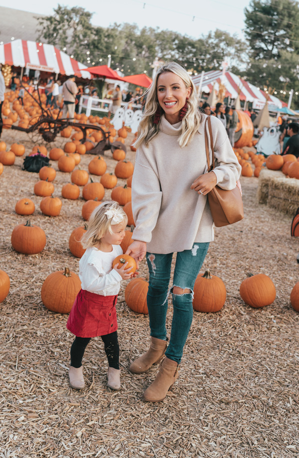 Katelyn Jones of A Touch of Pink Blog with her daughter Kennedy at the Pumpkin Patch