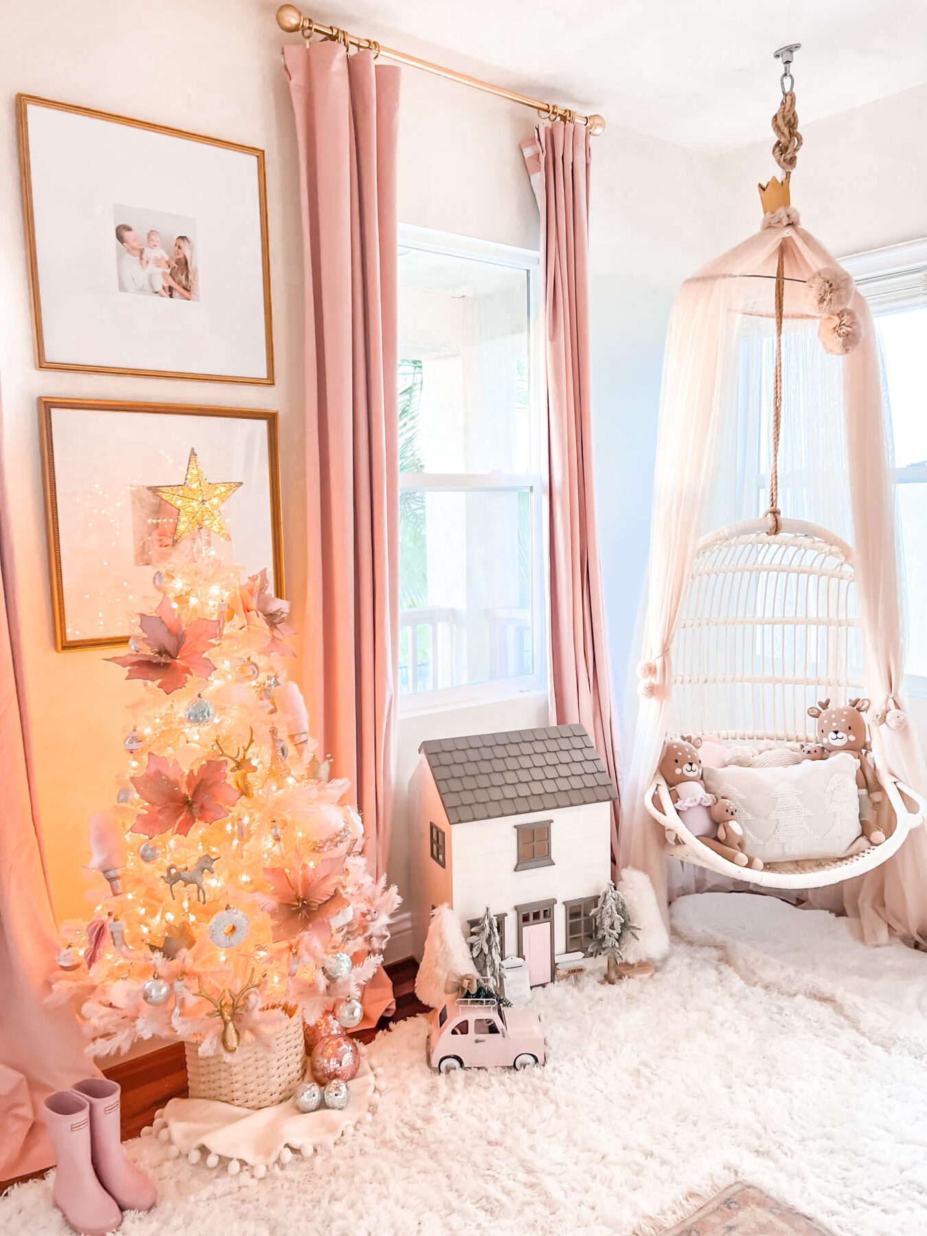Little Girl Pink Christmas Bedroom Decor!